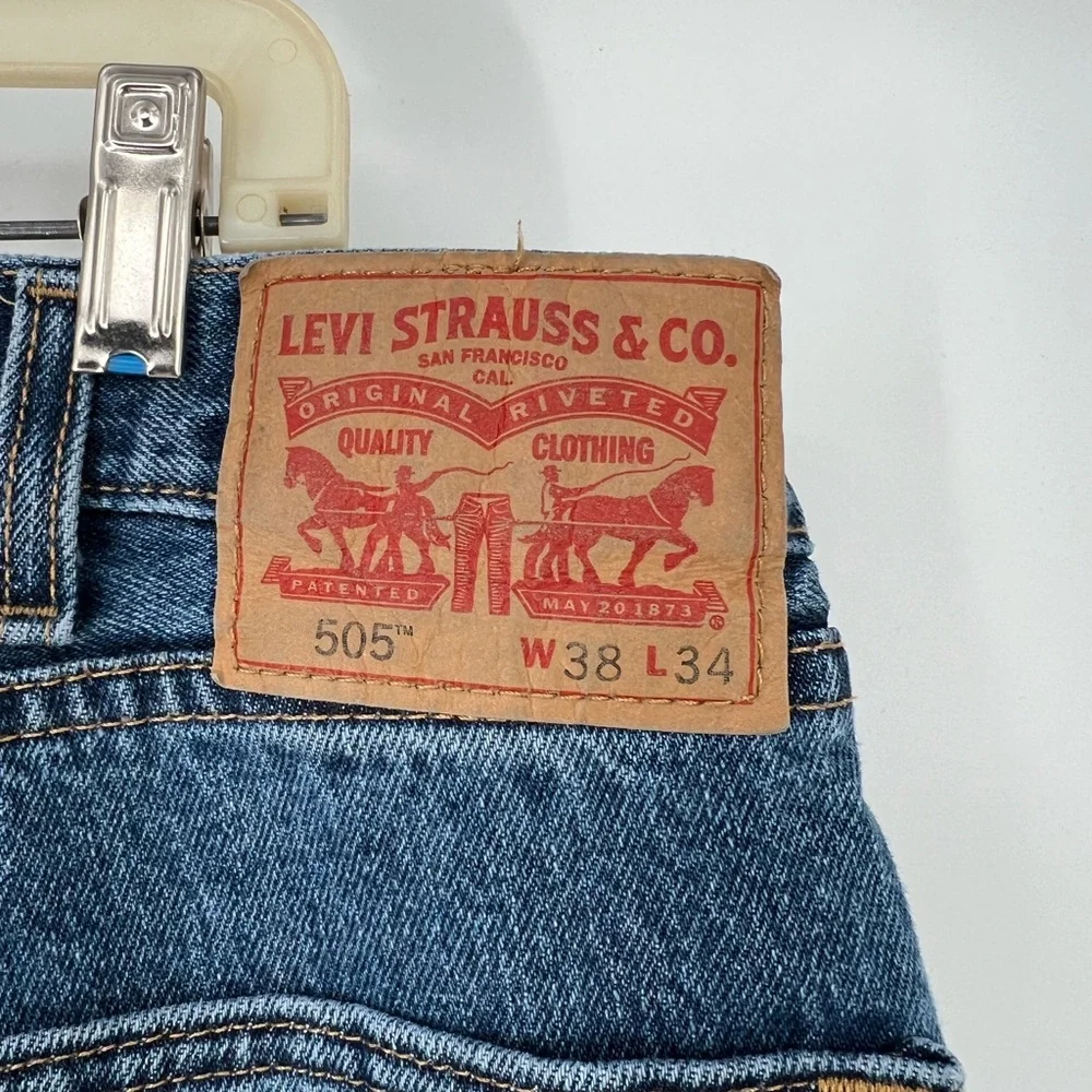LEVI 505 JEANS VERSATILE STRAIGHT LEG AND CLASSIC STYLE COMFY‎ ROOMY FIT